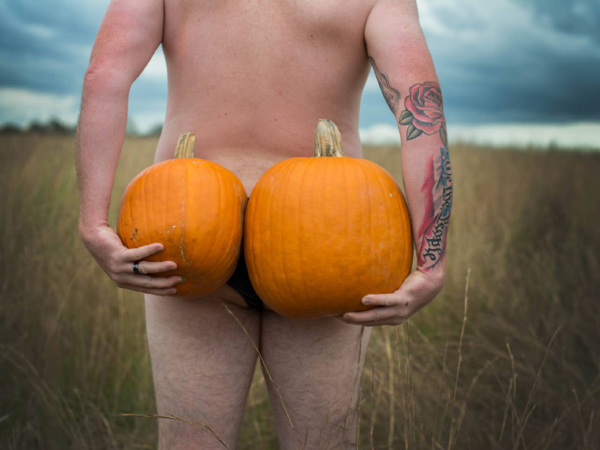 Beautiful, sensual Halloween photoshoot picture.