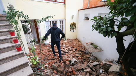 WATCH: Start of massive Croatian earthquake caught LIVE on air, disrupting TV interview
