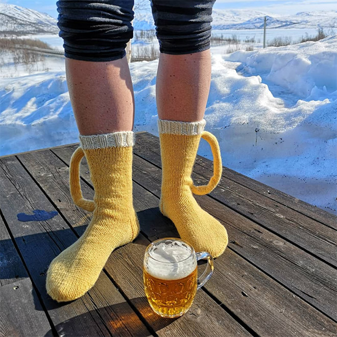 Beer mug socks with a 3D handle.
