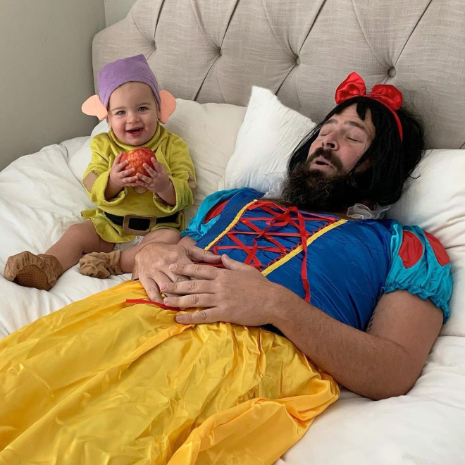Funny father and daughter photo.