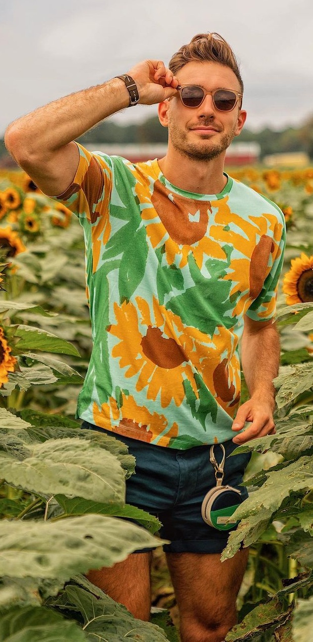Rock the sunflower printed tee for summer 2021