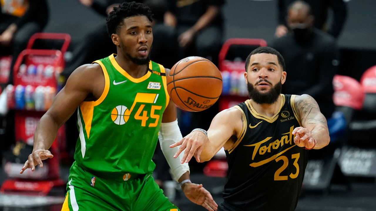 Donovan Mitchell guides Jazz to last-minute win over Raptors