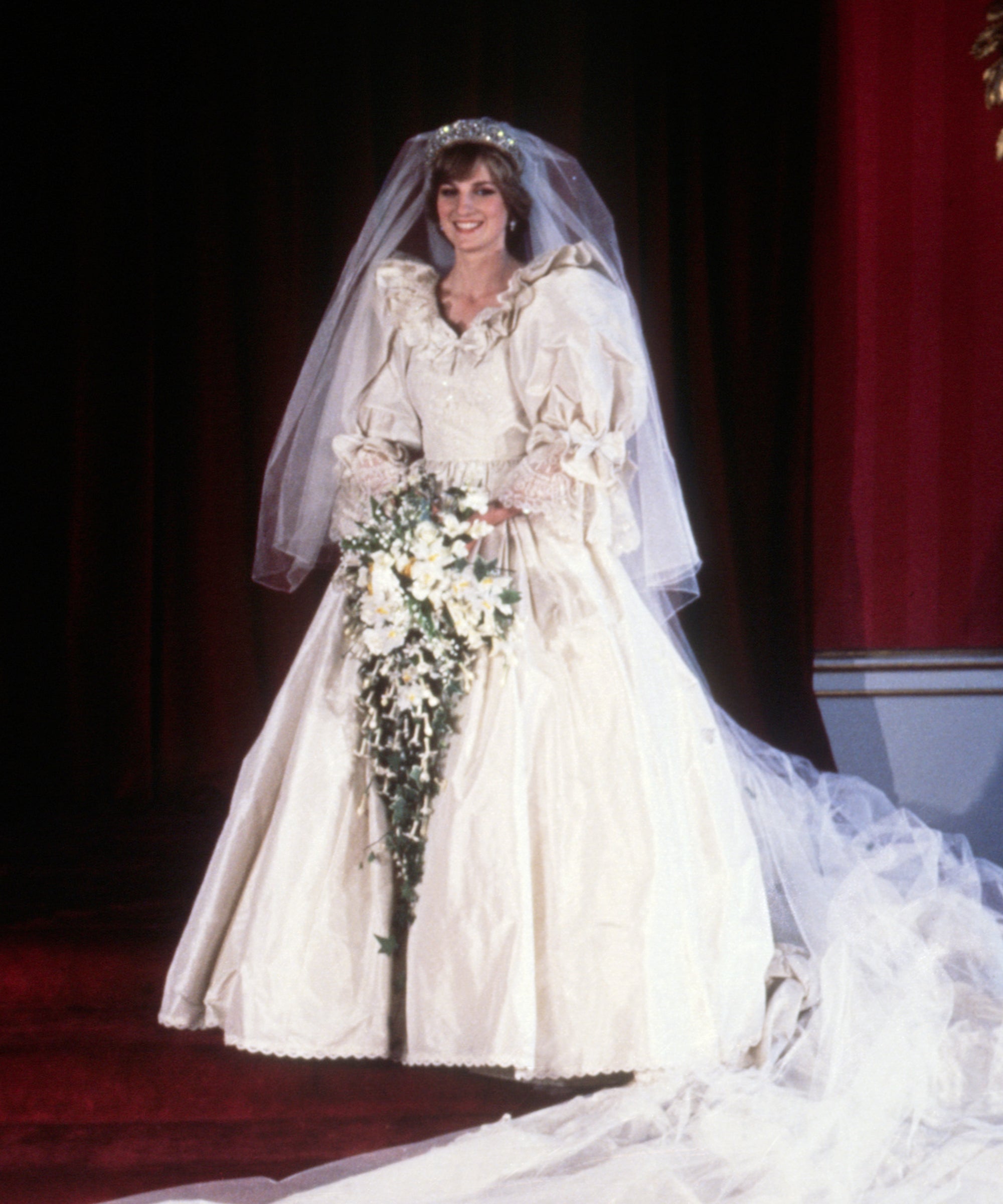 You Can Now See Princess Diana’s Wedding Dress IRL