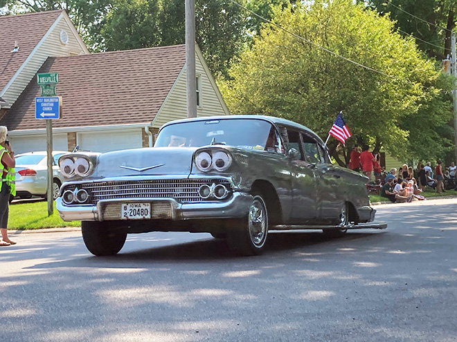 Googly eyes car.