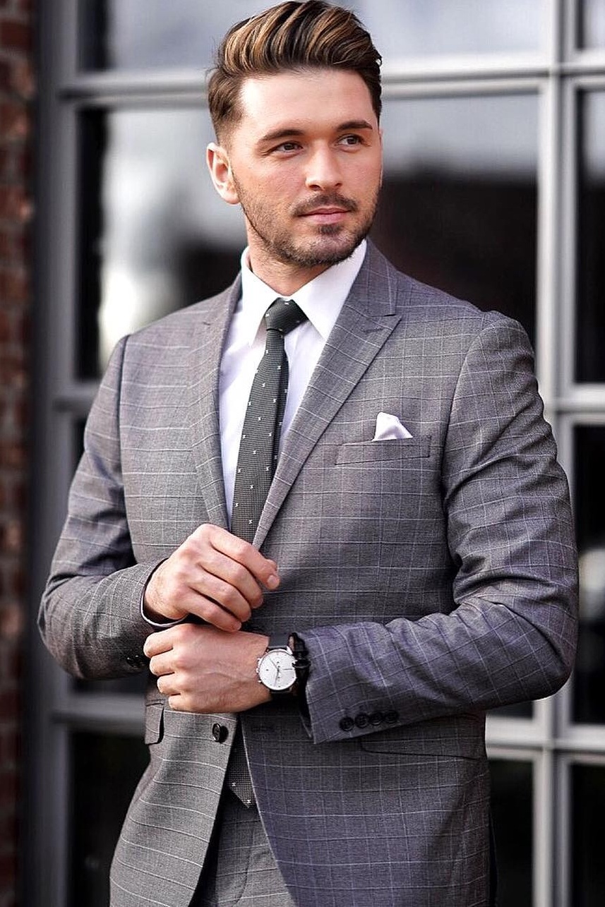 Stylish Tie Look For a Gentlemen Look