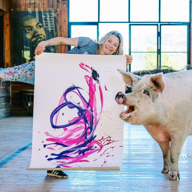 Pigcasso - the first pig artist ever!