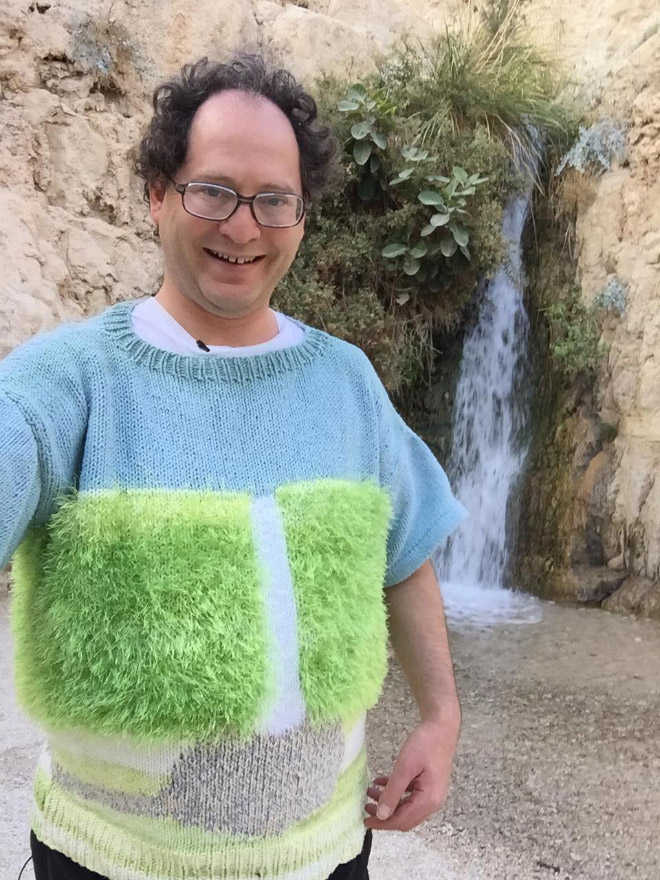 This guy wears matching sweater to the place he visits.