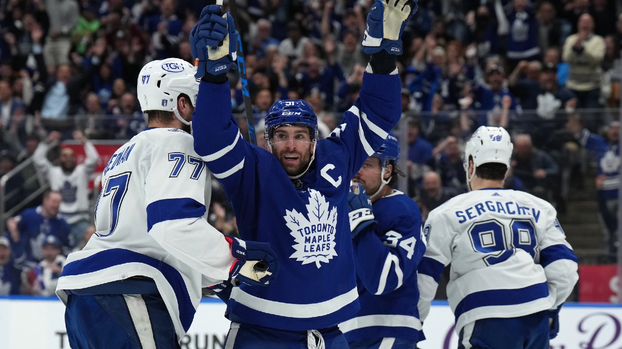 Maple Leafs overcome troublesome start to push Lightning to brink