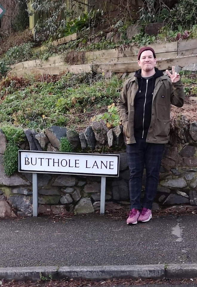 There’s a Street Named “Butthole Lane” In England, The Tourists Love It