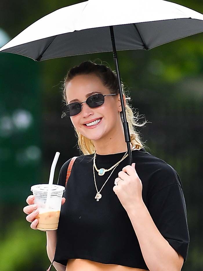 Jennifer Lawrence's Jeans-and-Flats Look Is Perfect For a Low-Key Summer Day