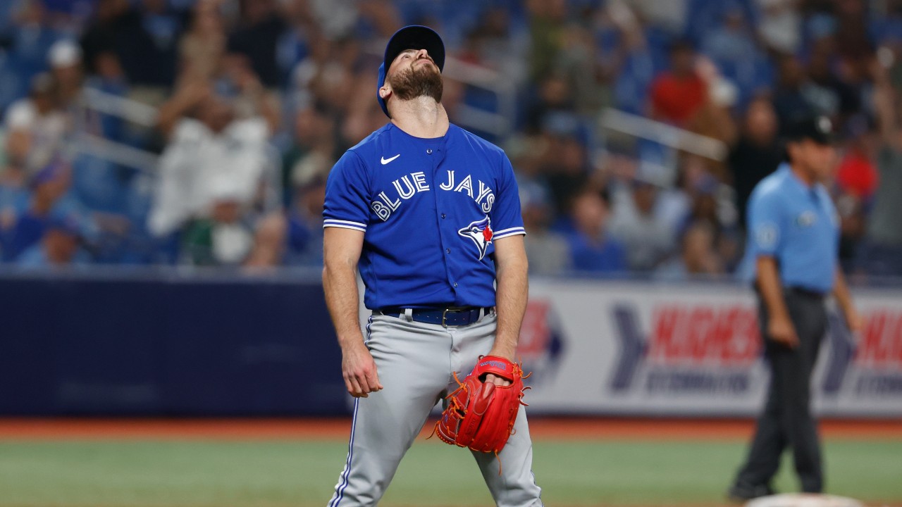 Late letdown drops Blue Jays into tie with Rays for top spot in wild-card race