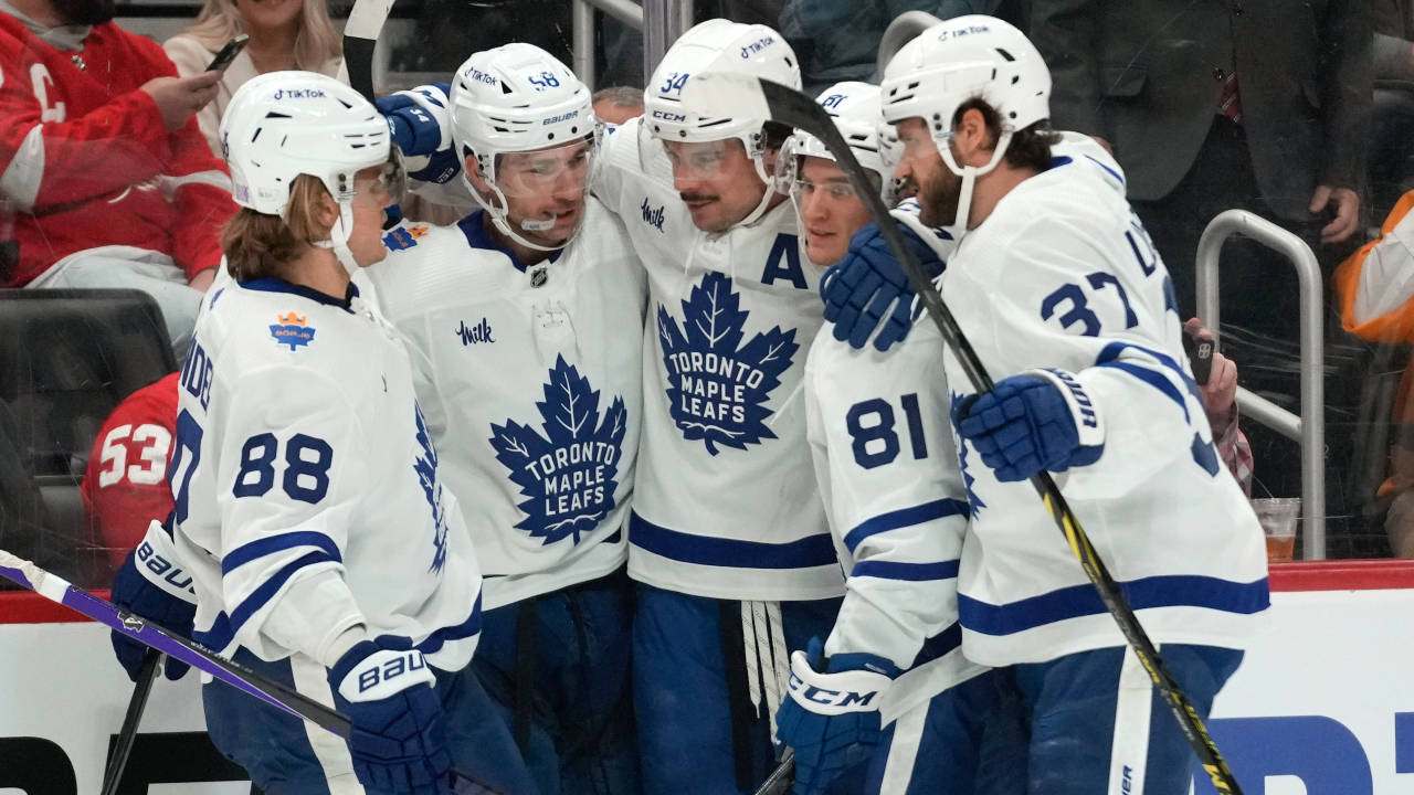 Marner extends point streak to 17 games as Maple Leafs sweep road trip