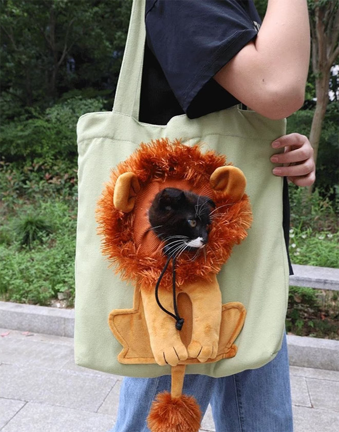 Cat lion sling bag.