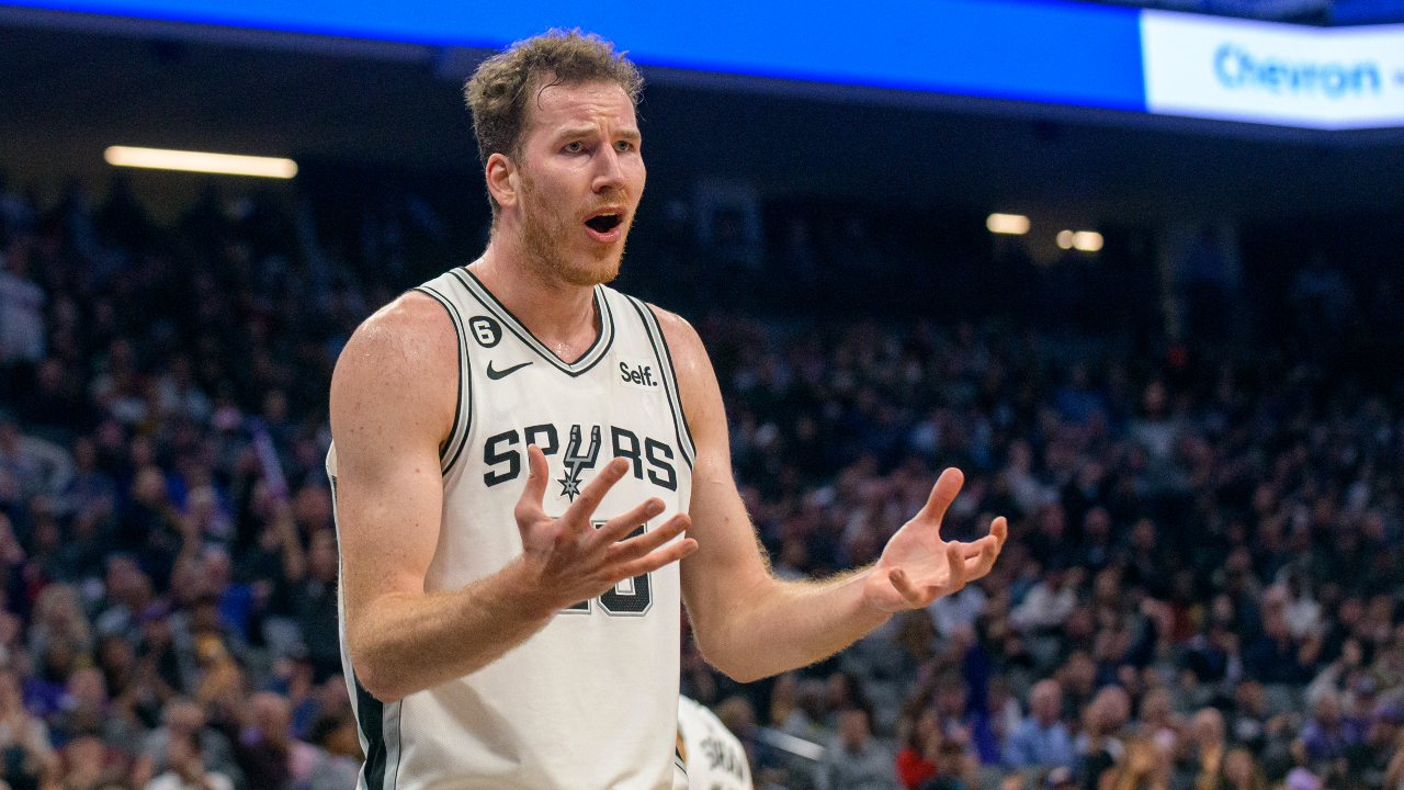 Report: Raptors acquiring Poeltl from Spurs for Birch, a 2024 first and two future seconds