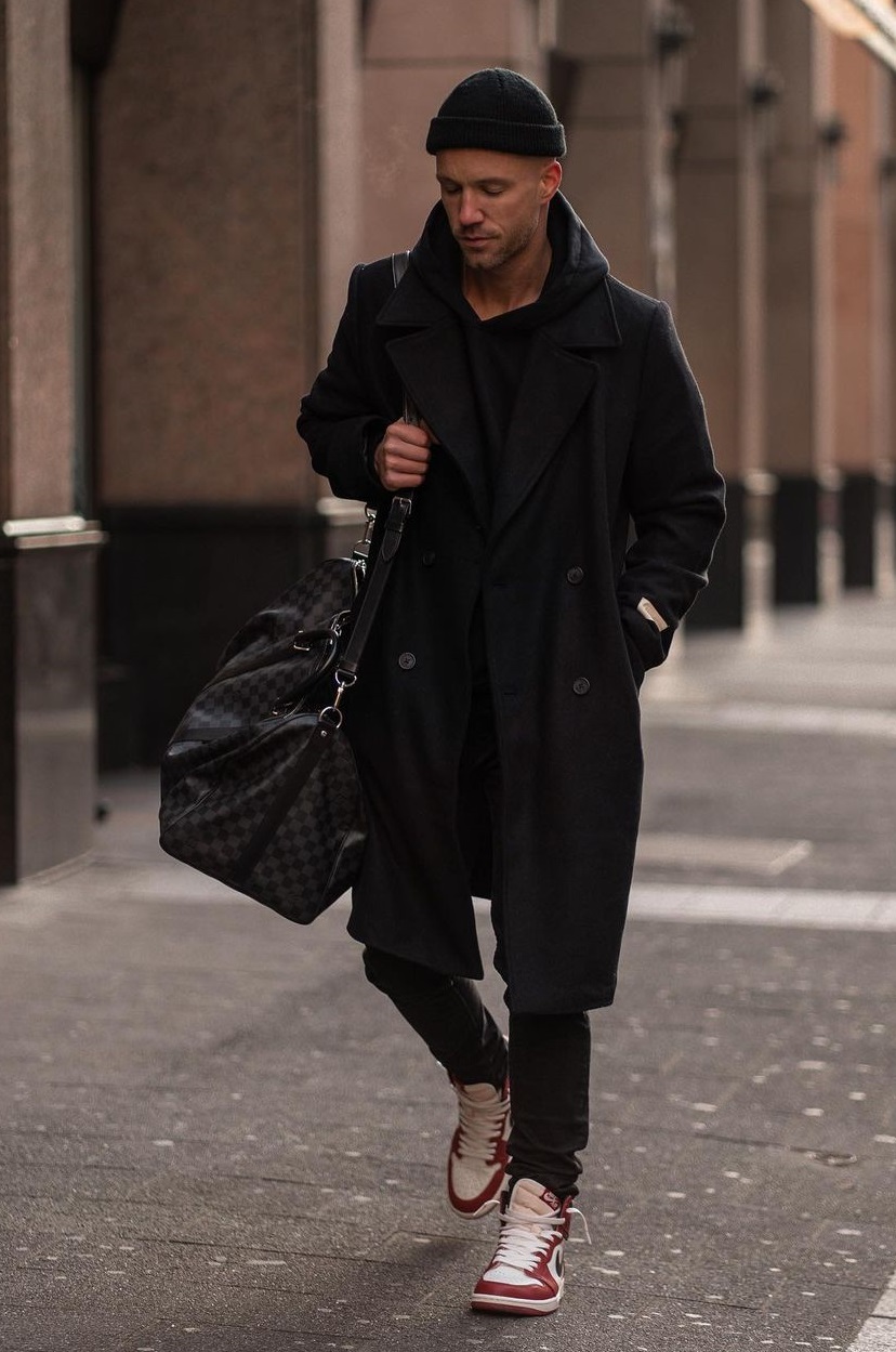 A long overcoat with trousers and shoes with a bag