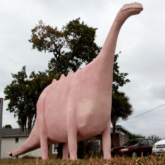 Dinosaur statue fail.