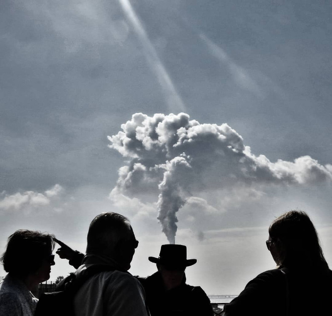 Funny street photography by Anthimos Ntagkas.