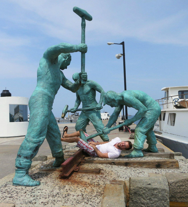 Statues have started to beat up people!