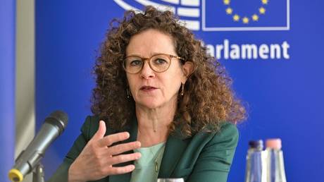 EU states using ‘totalitarian methods’ to spy on journalists – MEP