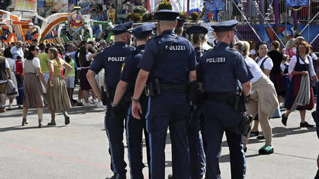 German police launch probe into Nazi salutes at Oktoberfest