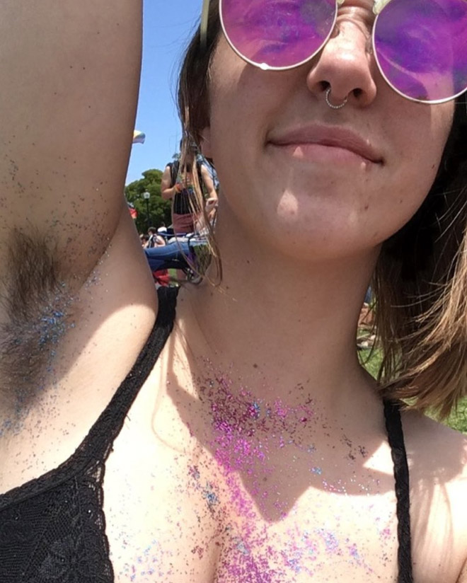 Glitter in armpit hair: beautiful or not?