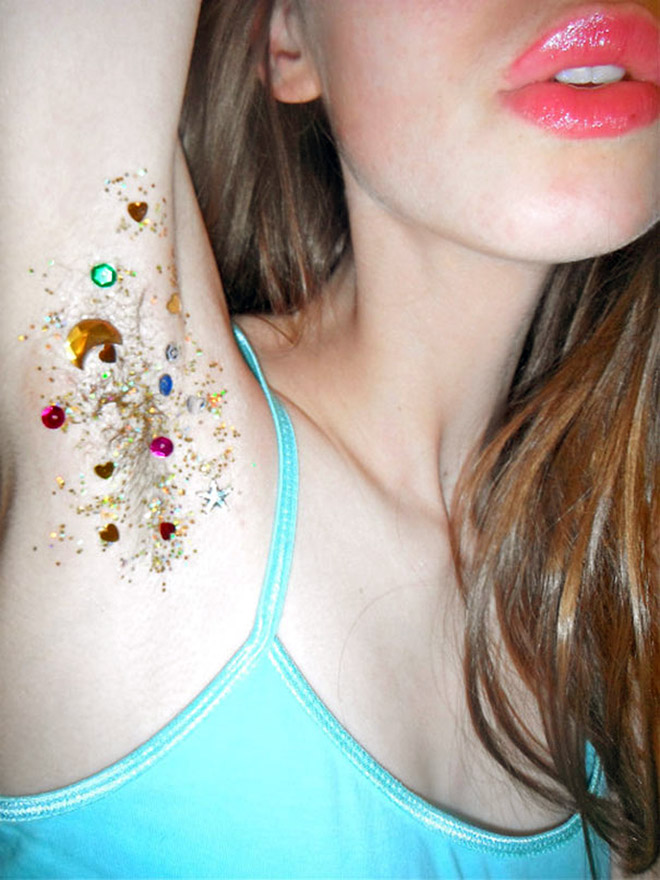 Glitter in armpit hair: beautiful or not?