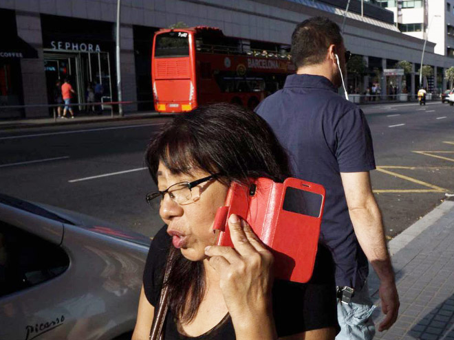 Funny and clever street photography by Pau Buscato.