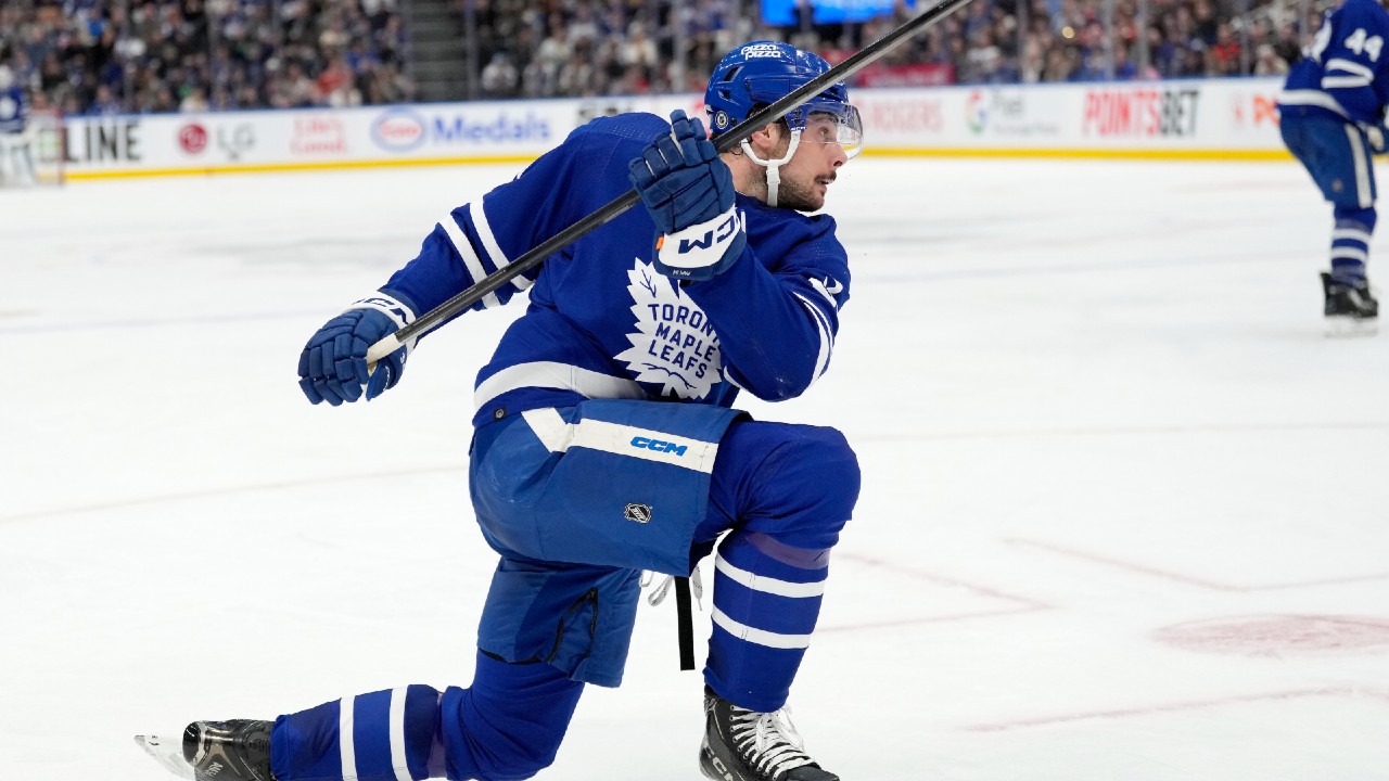 Maple Leafs’ Auston Matthews leaves Game 4 with illness