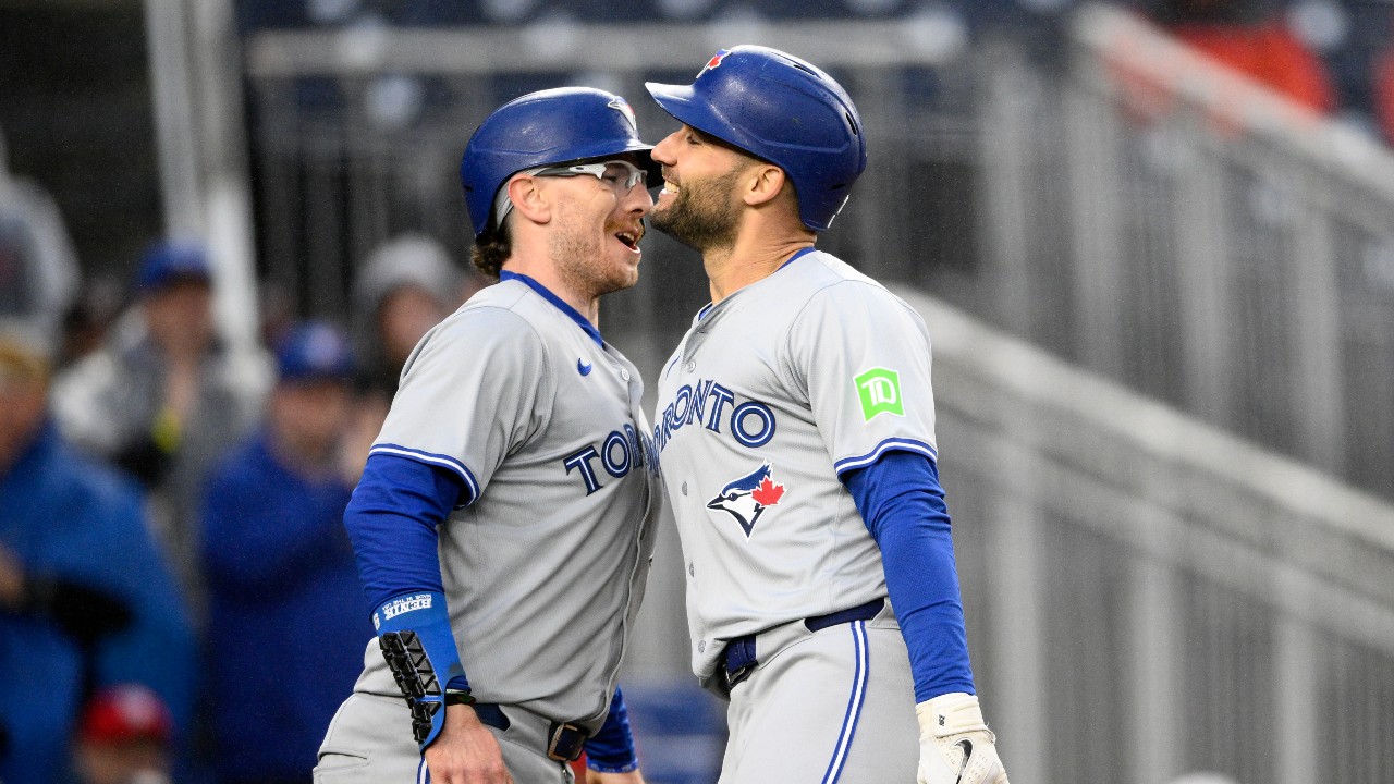 Shuffled Blue Jays order does enough to beat error-prone Nationals