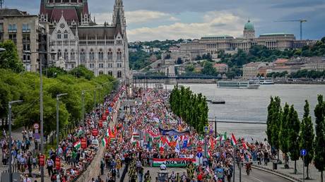 Huge anti-war rally in NATO member’s capital (VIDEOS)