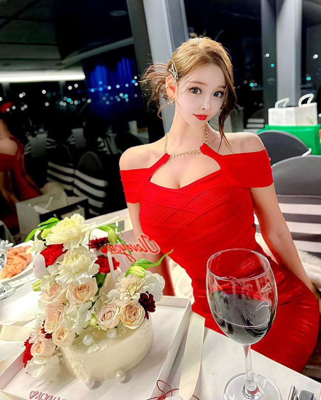 Meet Yoo A Seo: South Korea's doll-like Instagram star.