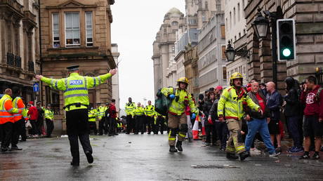 Car plows into crowd at Liverpool football celebrations (VIDEOS)