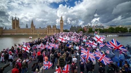 Starmer denies protesters right to use ‘diverse’ UK flag