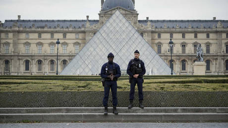 Durov offers to buy stolen Louvre jewels