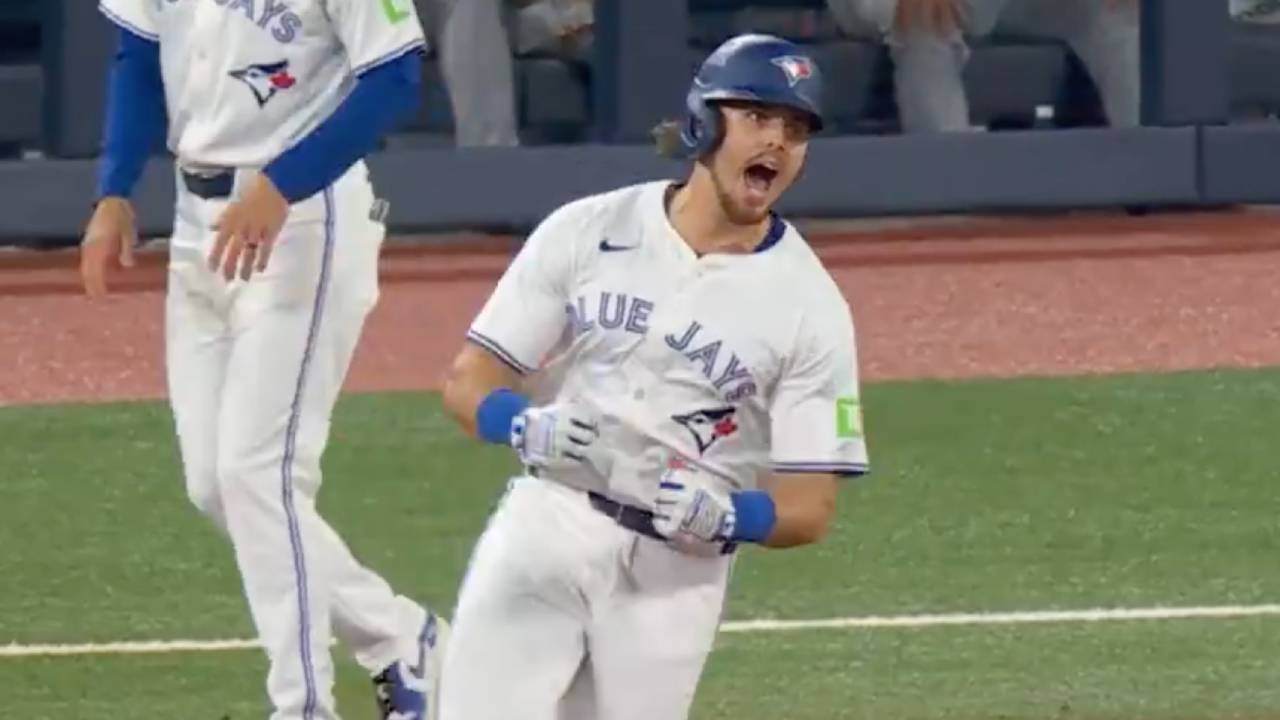 Blue Jays’ Barger crushes two-run homer to right-centre field