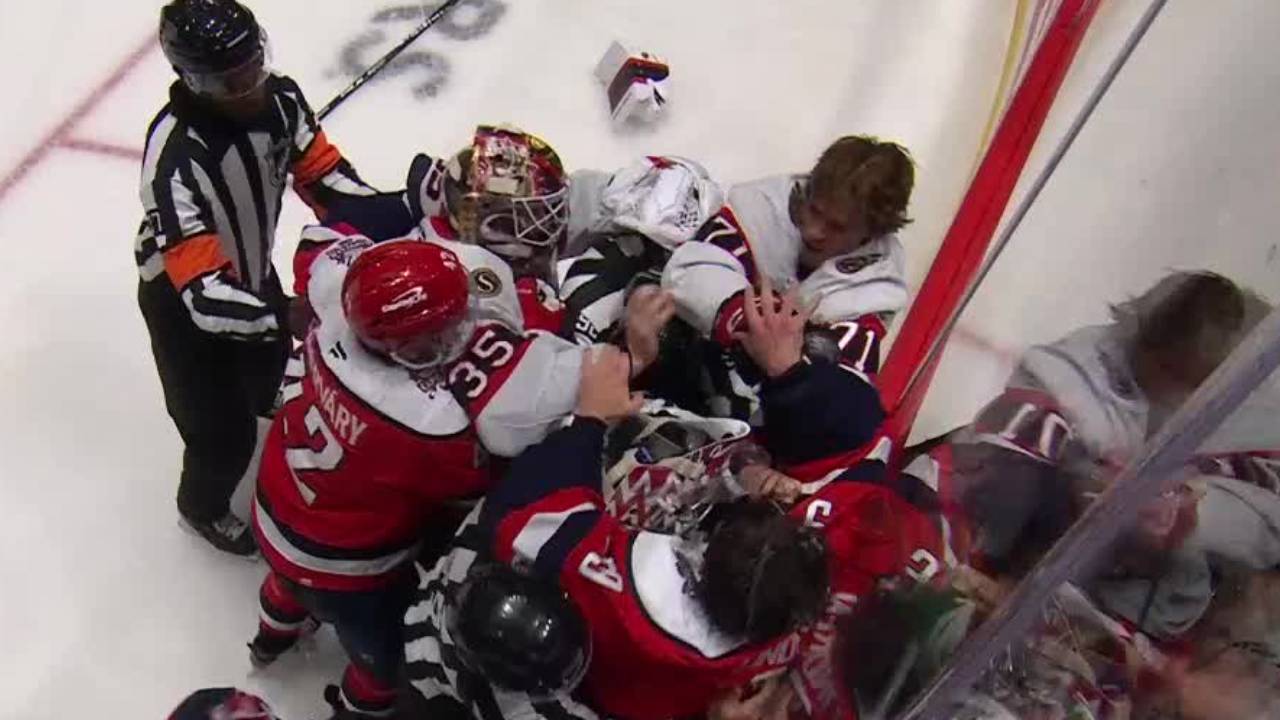 Senators’ Ullmark goes length of the ice attempting to fight Lindgren