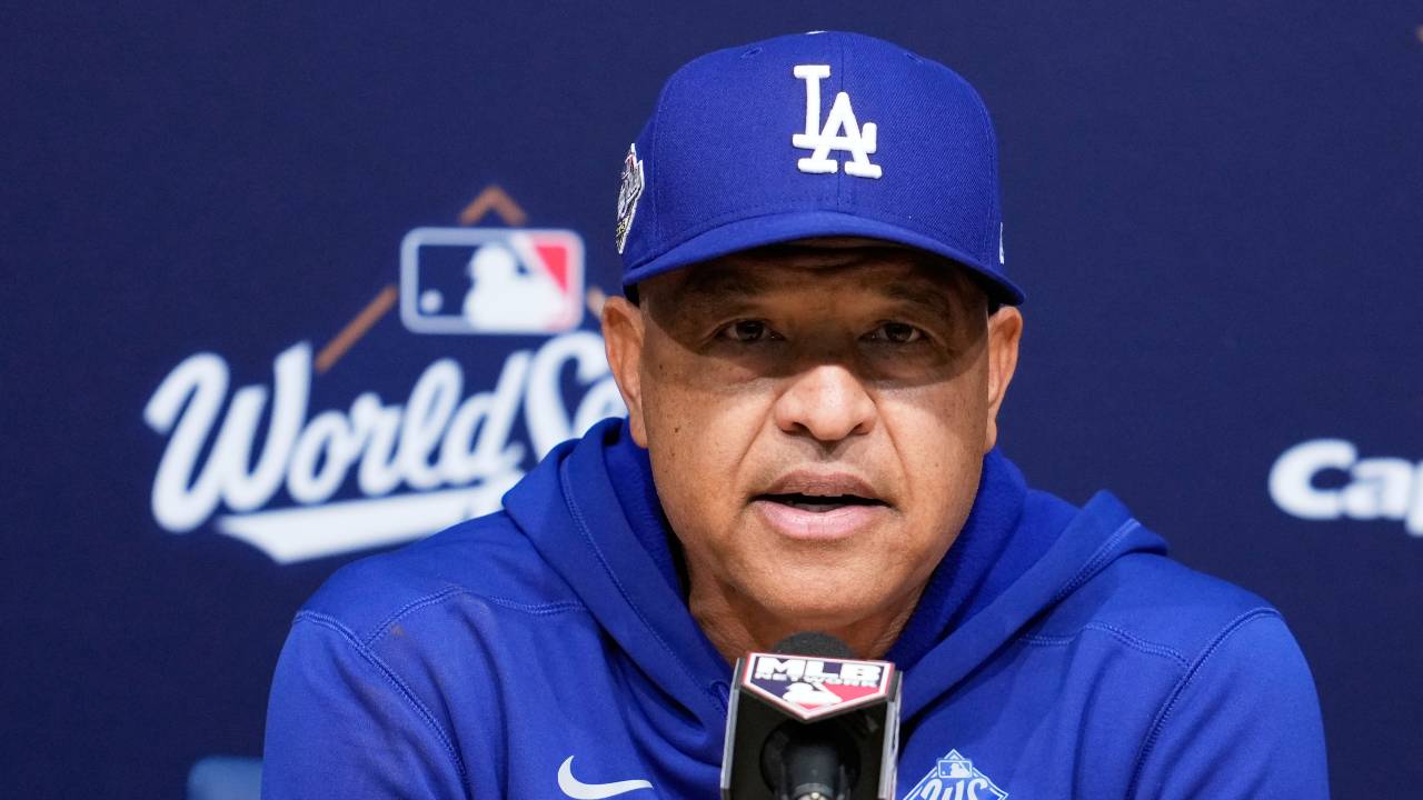 Dodgers manager apologizes for comments on travel delays