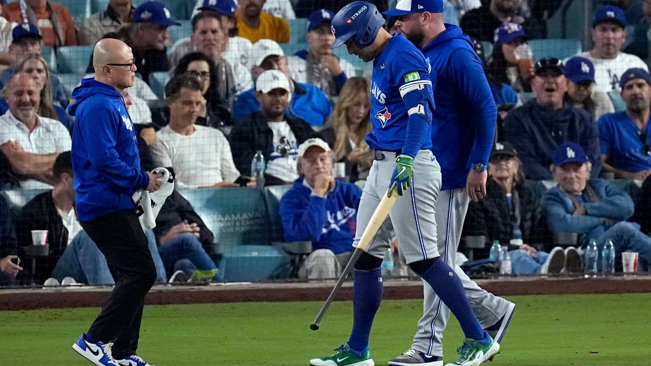 Blue Jays’ George Springer leaves Game 3 of World Series with apparent injury