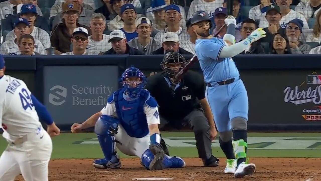 Blue Jays erupt for four-run seventh inning in Game 4 vs. Dodgers