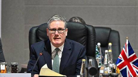 British PM nearly faceplants ahead of G20 meeting (VIDEO)