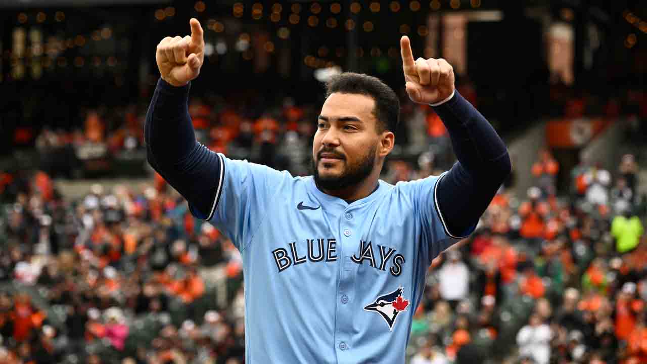 Bold MLB predictions for 2026: Santander leads Blue Jays in HRs