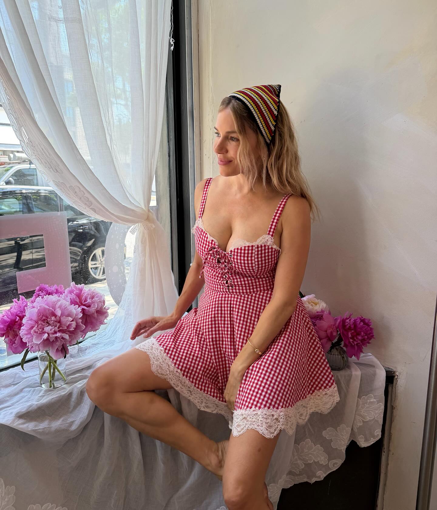 An image of Sienna Miller wearing Debute.