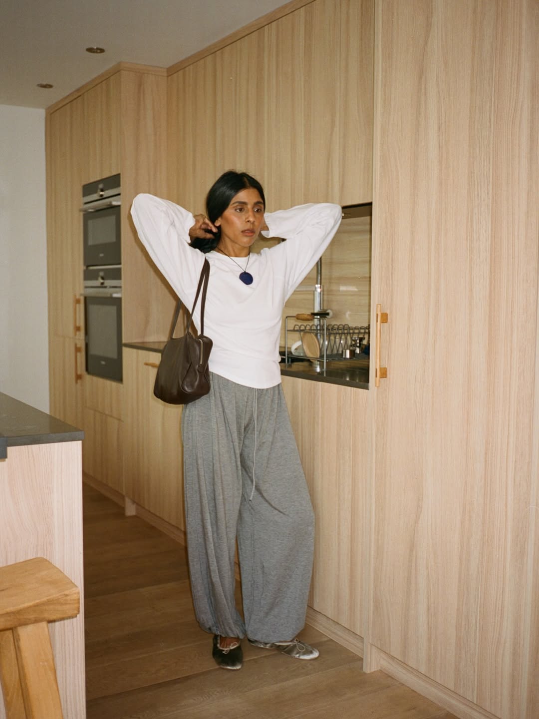 Influencer Monikh wearing sarouel trousers and ballet flats.