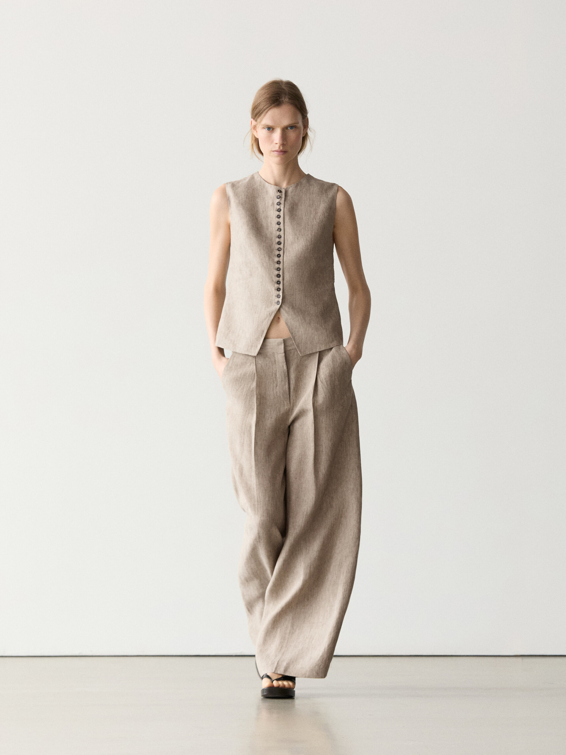 Linen Melange Trousers With Pleated Details