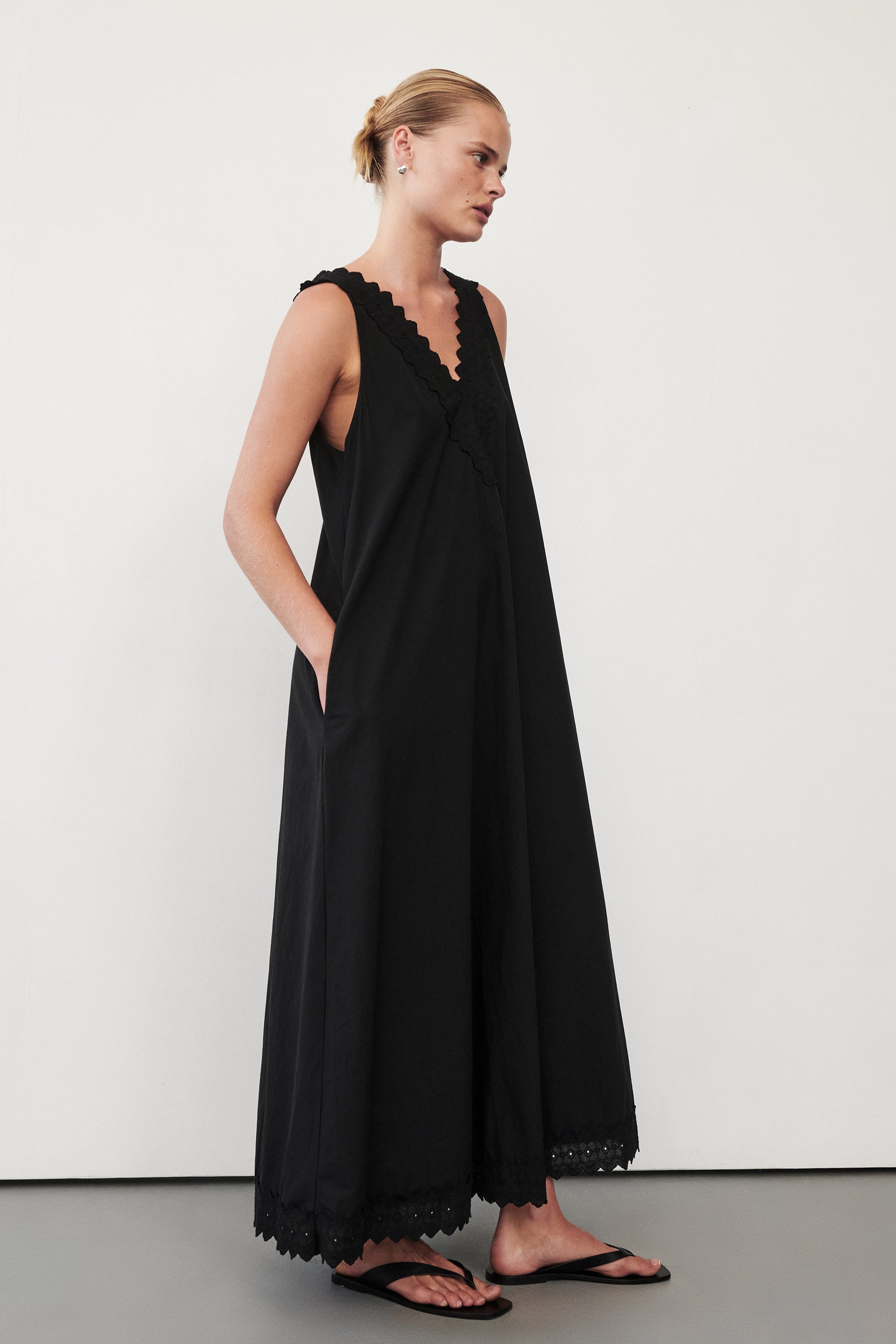 Annabel Black Sleeveless V Neck Midi Dress - 0 / Black