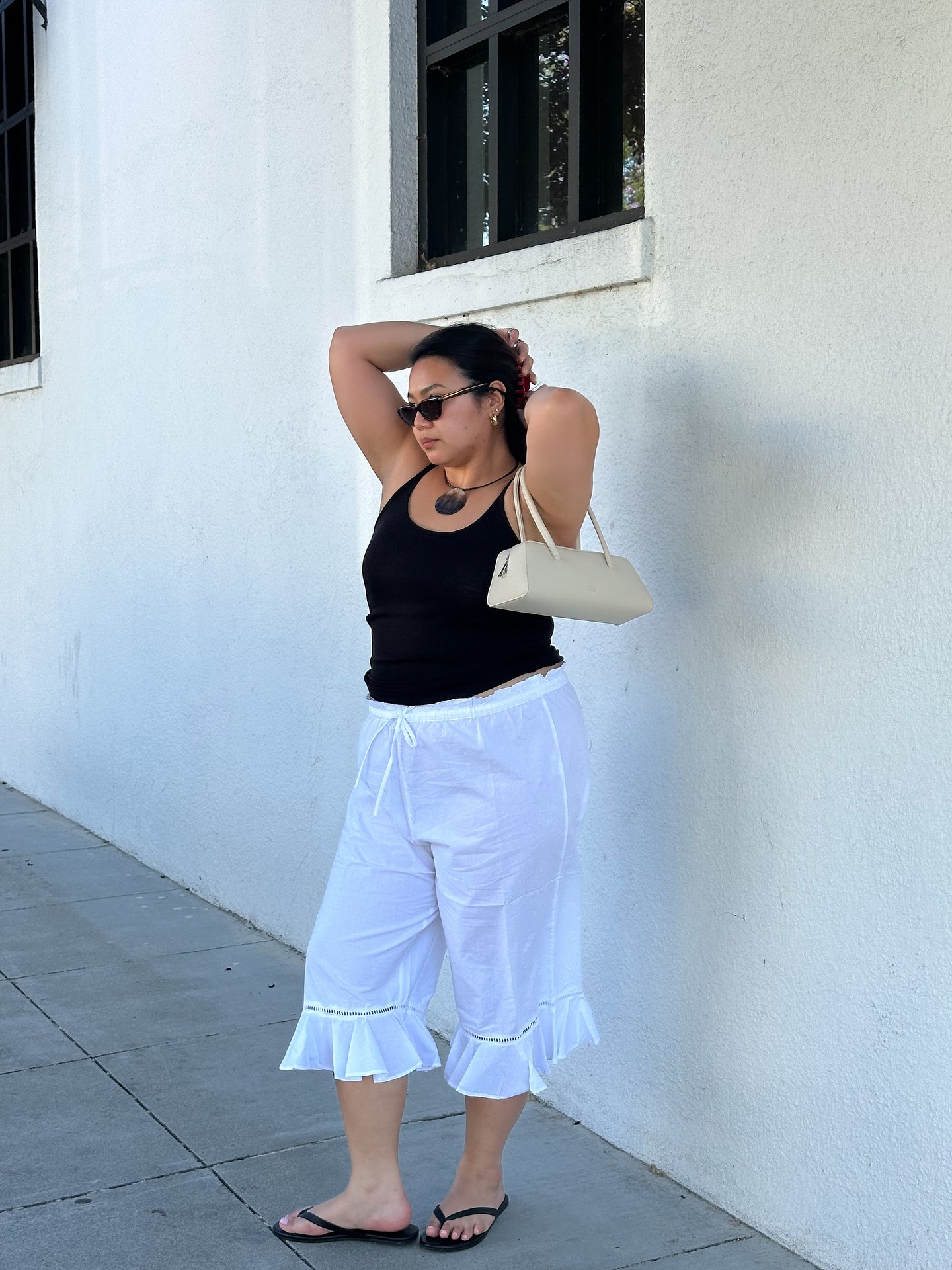 Gen Z Influencer wearing pantaloon trend.