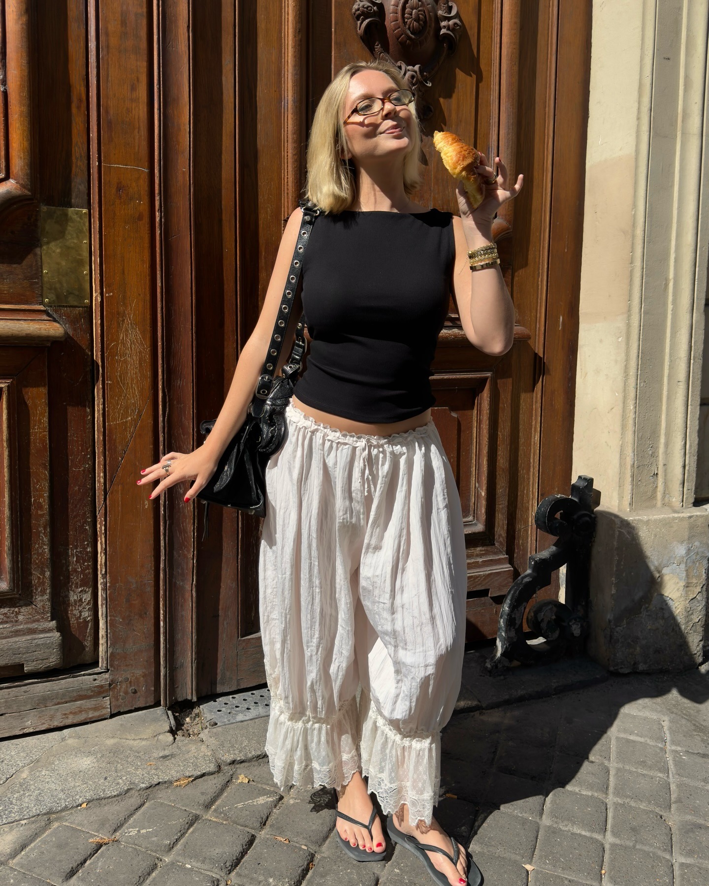 Gen Z Influencer wearing pantaloon trend.
