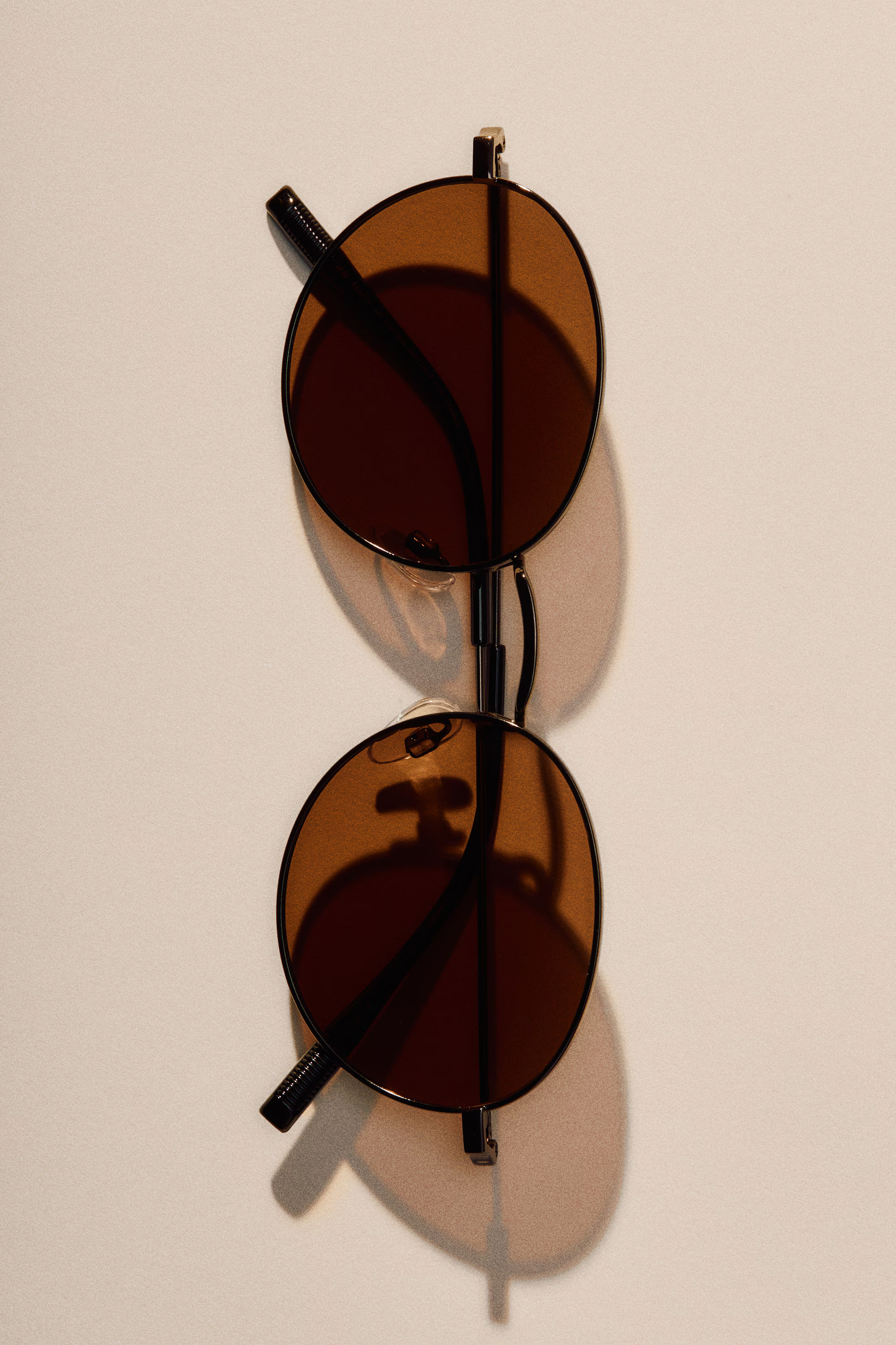 Brown polarised sunglasses