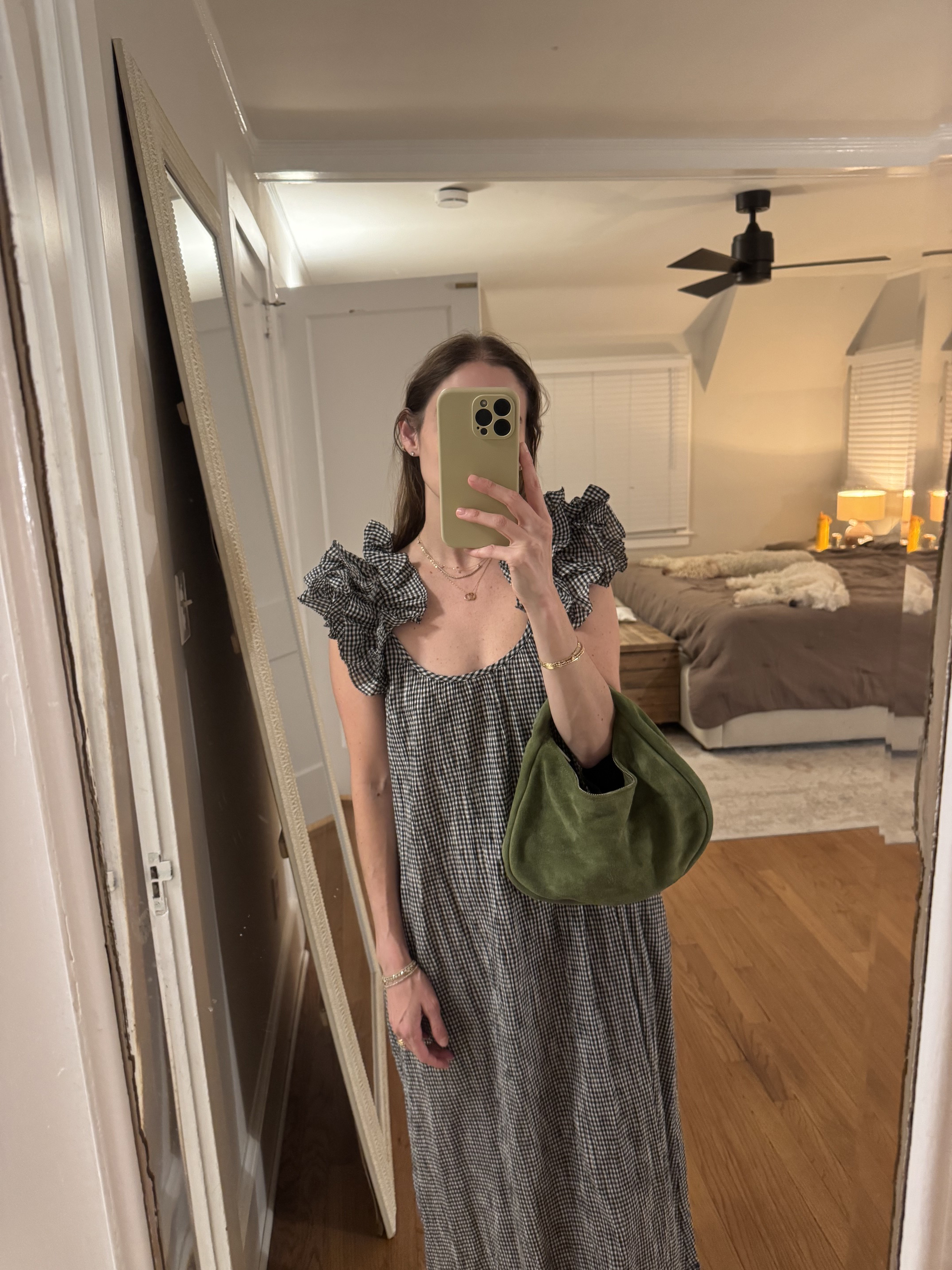 Tessa Faye O'Connell styling a St. Agni bag