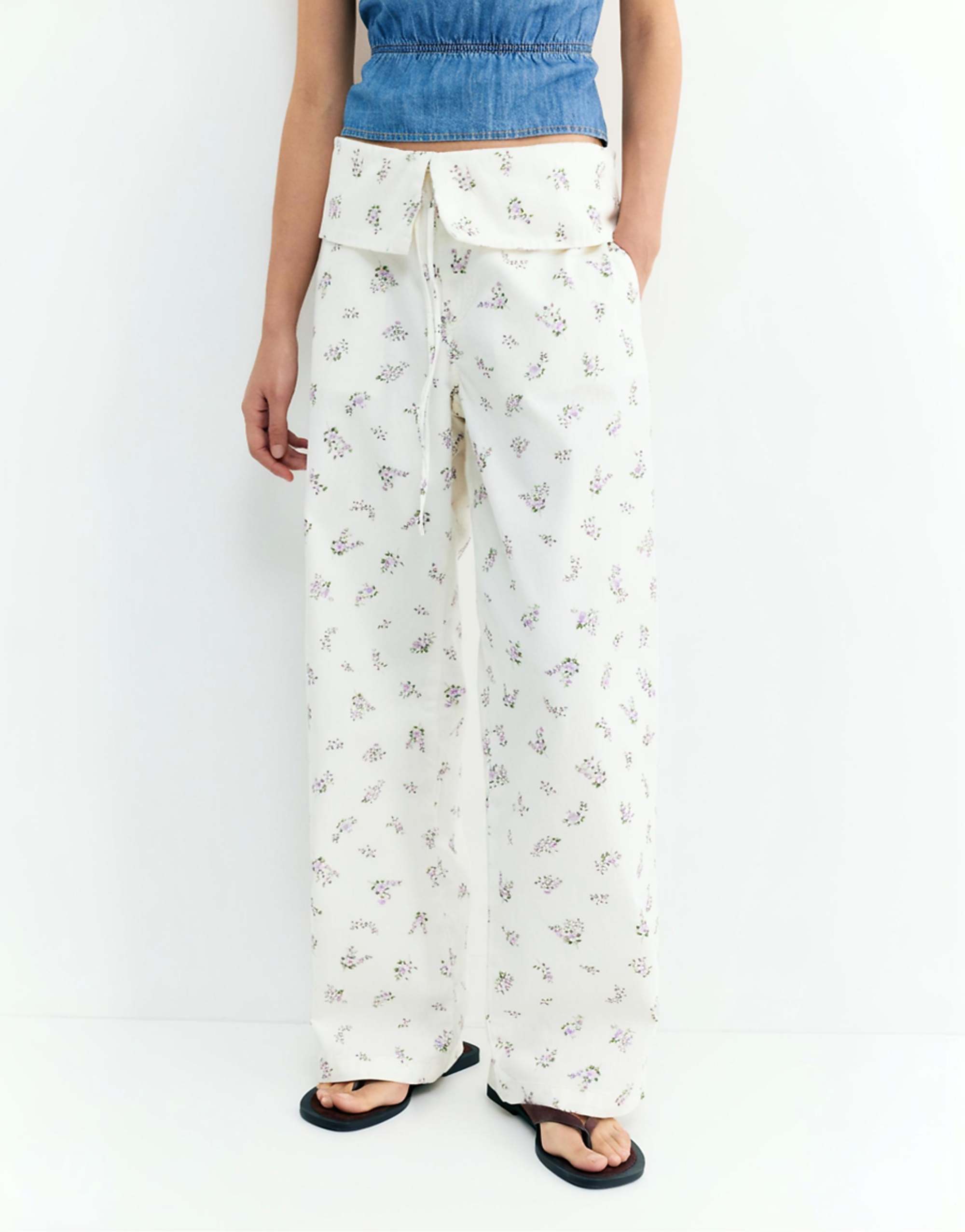Pull&bear Floral Trousers With Turn-Up Waist in White